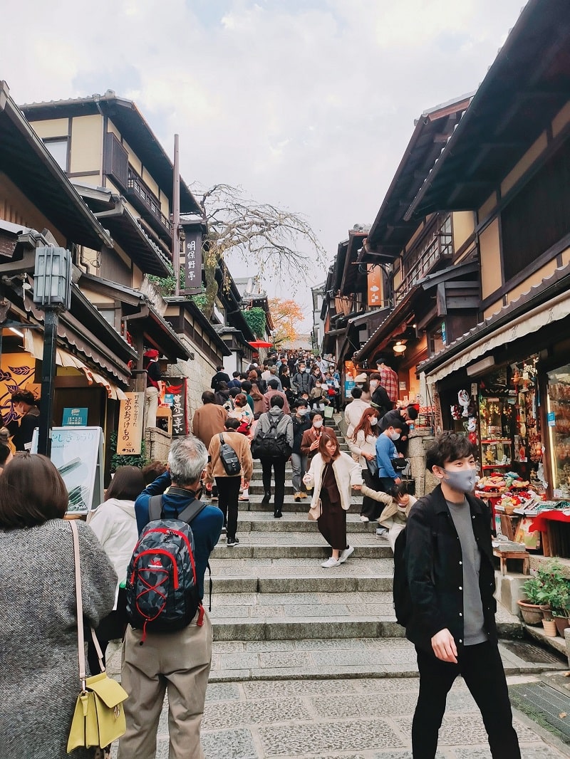 Cố đô Kyoto thu hút lượng khách du lịch đông đảo