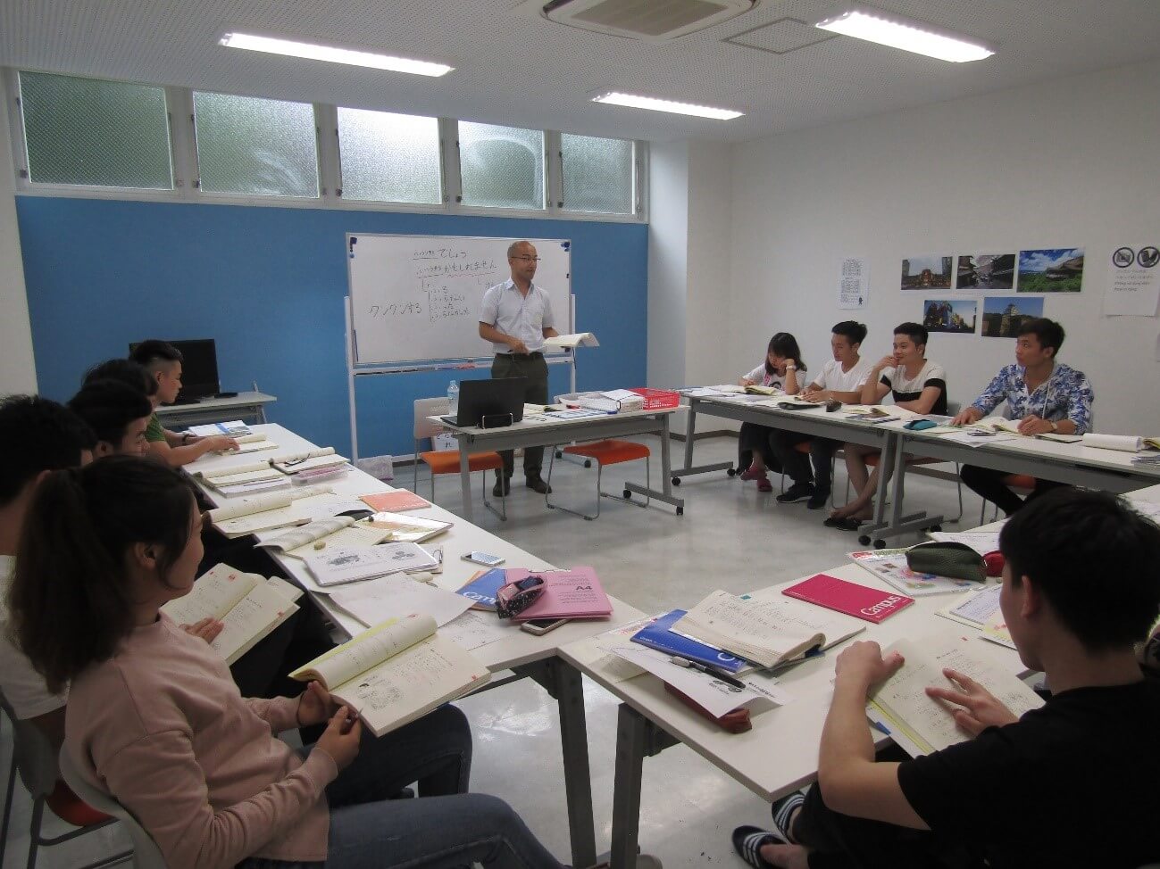 Lớp học tại Học viện quốc tế Sakitama