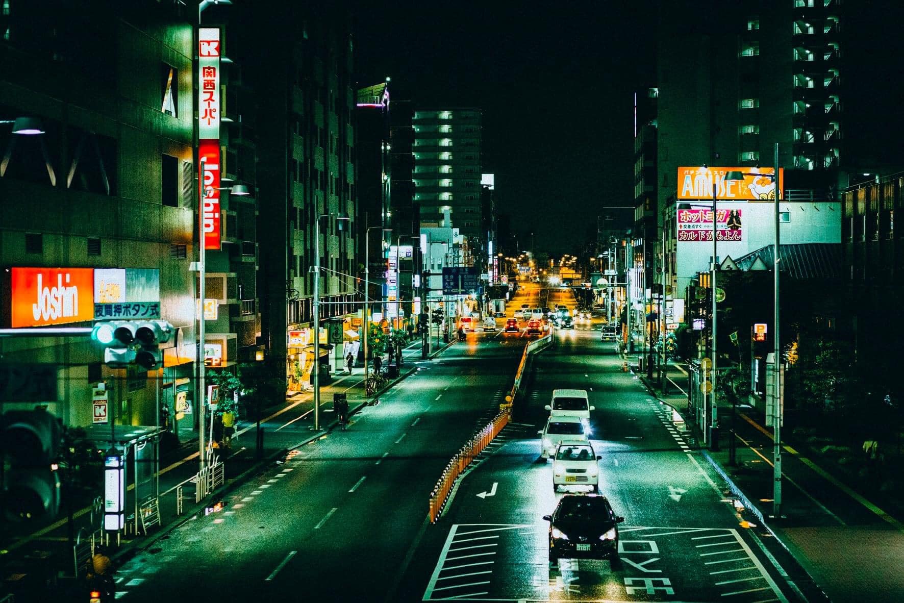 Buổi tối ở Osaka hiện lên một cách lung linh và đầy mê hoặc
