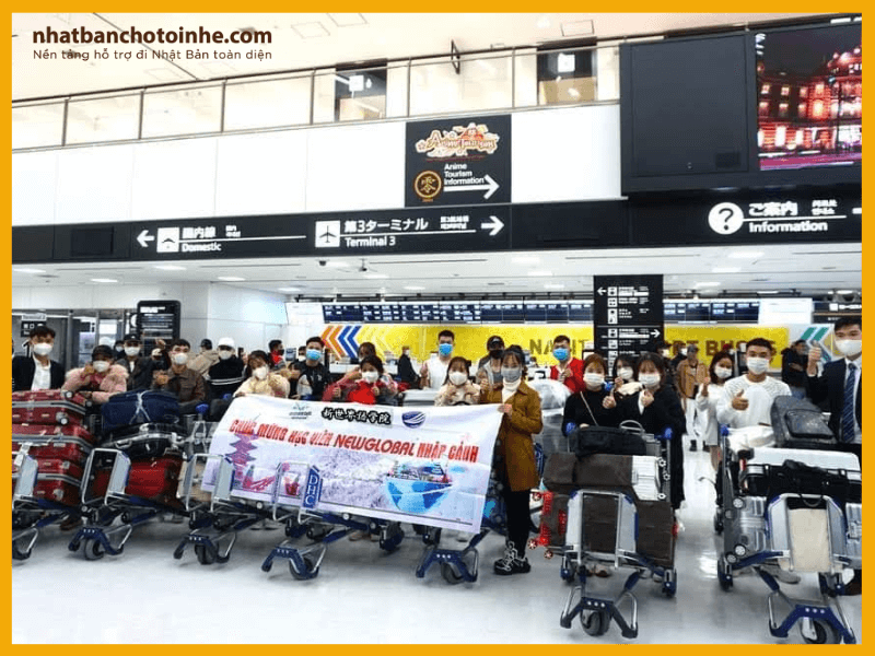 Nhà trường đưa đón học sinh tại sân bay Narita
