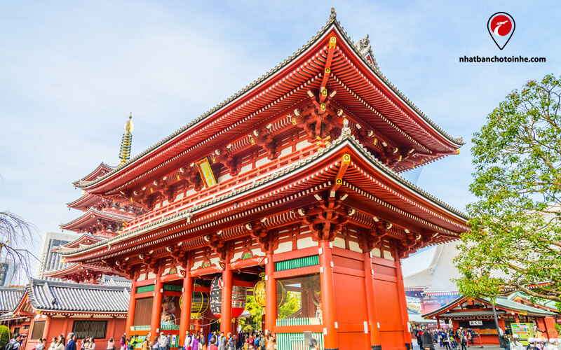 Hoạt động du lịch Nhật Bản tháng 1: Viếng đền Sensoji ngày đầu năm mới
