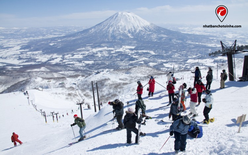 Hoạt động du lịch Nhật Bản tháng 1: Trượt tuyết ở làng Niseko, Hokkaido