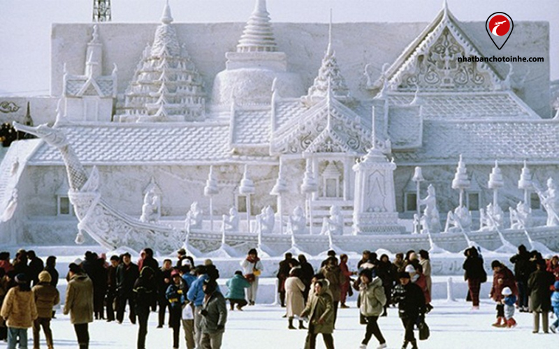 Công trình điêu khắc tuyệt đẹp từ băng và tuyết ở Lễ hội tuyết Sapporo