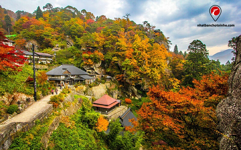 Momiji ở chùa Risshaku-ji (Yama-dera) ở tỉnh Yamagata