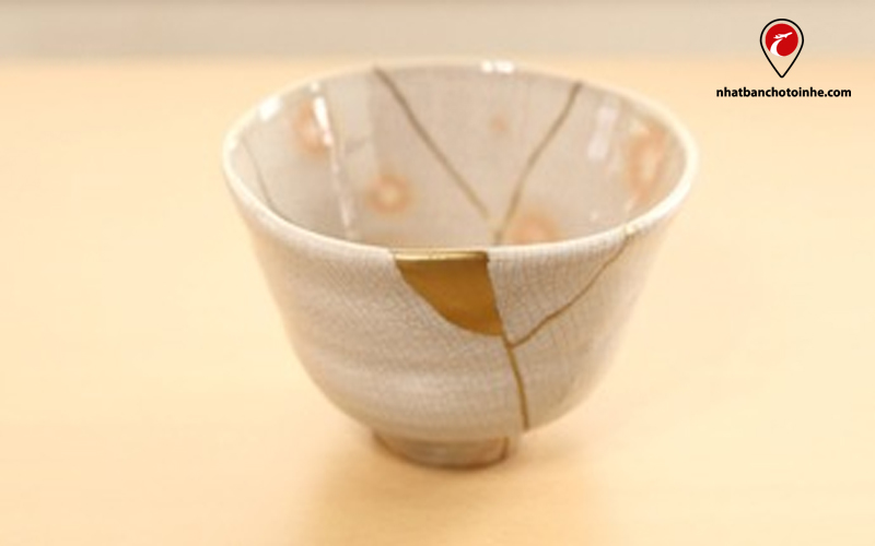 Chén trà được phục hồi từ kỹ thuật Kintsugi