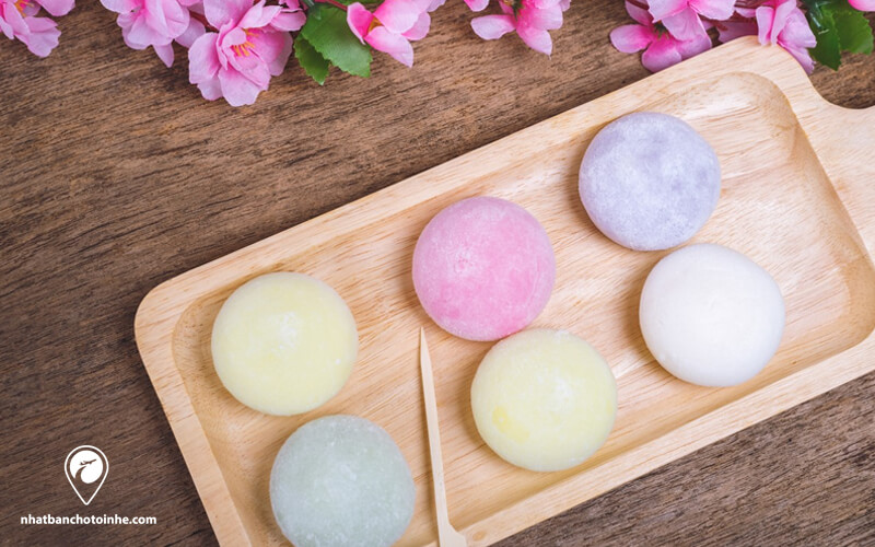 Mochi là món ăn không thể thiếu trong tết Nhật Bản.