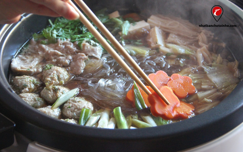 Lẩu Chanko Nabe nhiều topping nóng hổi