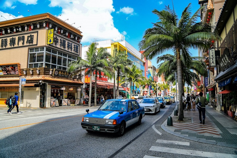 Okinawa chủ yếu phát triển dựa vào ngành nông nghiệp & du lịch