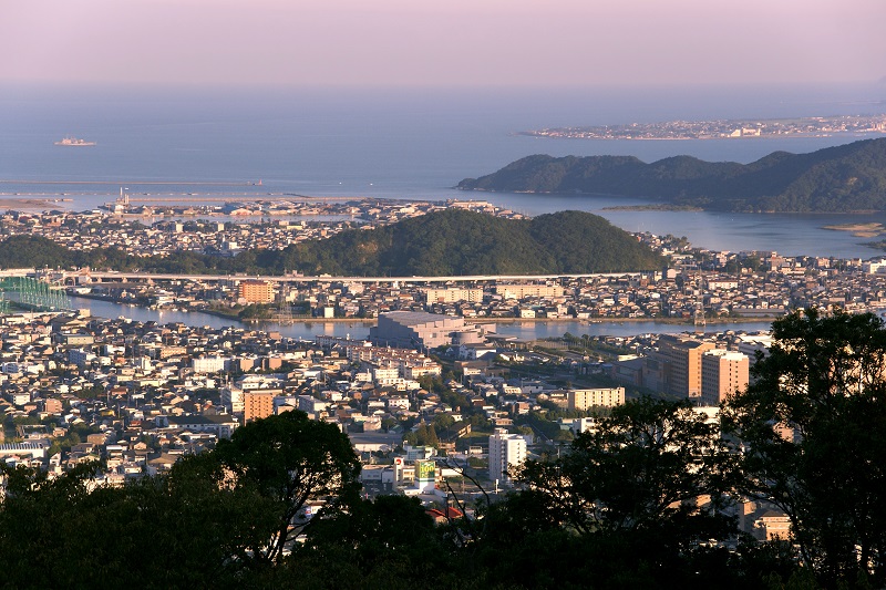 Tokushima có khí hậu cận nhiệt đới