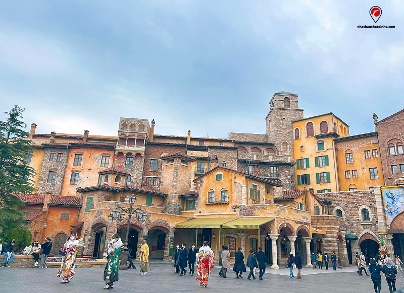 Du khách khắp nơi trên thế giới đổ về Disneysea