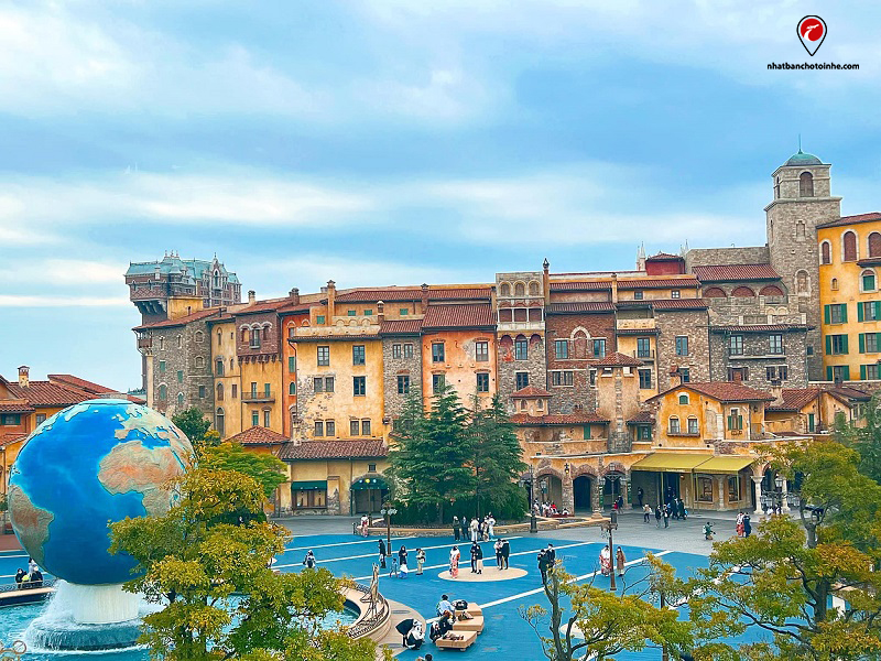 Du khách khắp nơi trên thế giới đổ về Disneysea