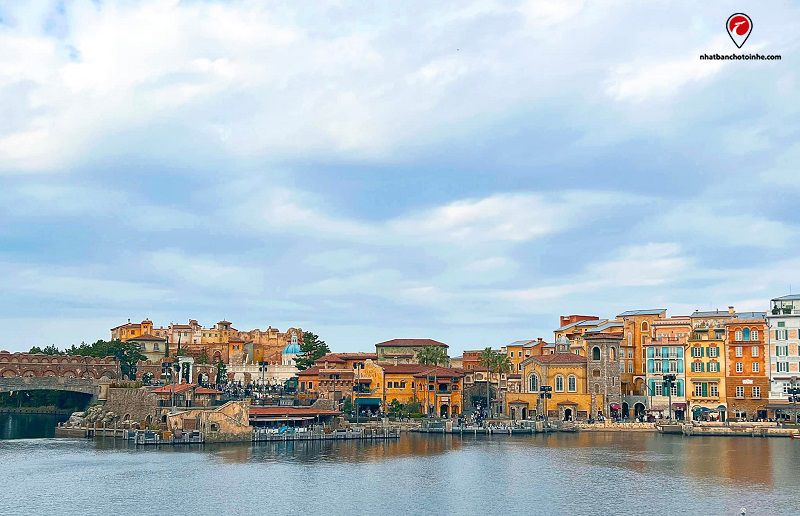 Du khách khắp nơi trên thế giới đổ về Disneysea