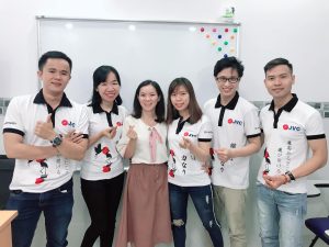 Hình 1. Giảng viên cùng Học Sinh Trường Nhật Ngữ JVC Academy 